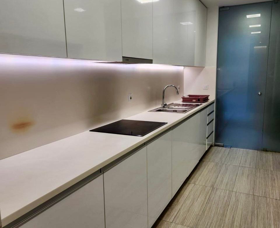 SUPER LUXURIOUS 4-BEDROOM APARTMENT FOR RENT – POLANA