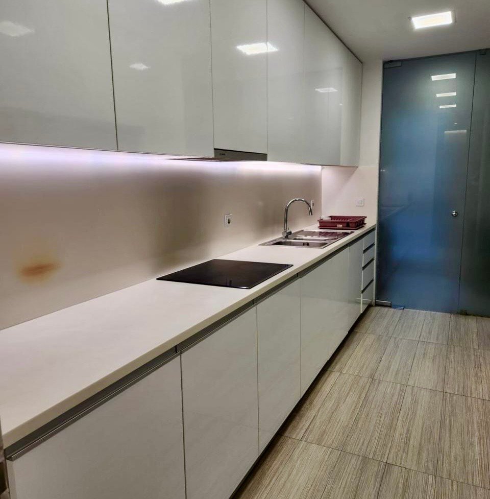 SUPER LUXURIOUS 4-BEDROOM APARTMENT FOR RENT – POLANA
