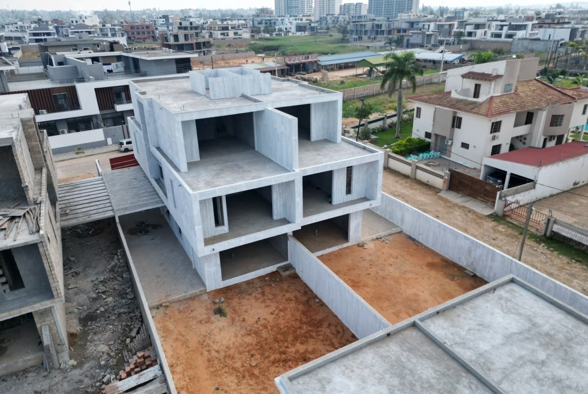 🏡 VENDE-SE MORADIA GEMINADA TP4 EM TOSCO – TRIUNFO NOVO