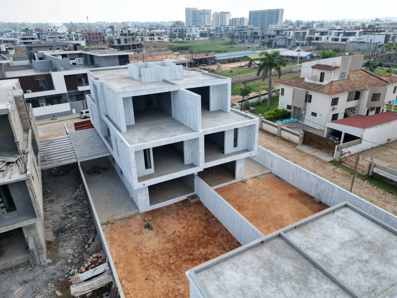 🏡 VENDE-SE MORADIA GEMINADA TP4 EM TOSCO – TRIUNFO NOVO