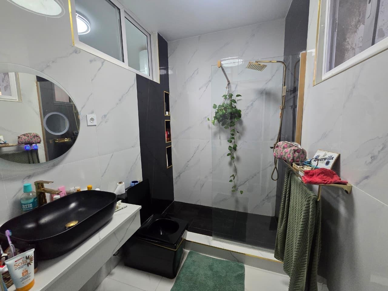 🏢 VENDE-SE APARTAMENTO TP3 COM VISTA MAR – AV. JULIUS NYERERE