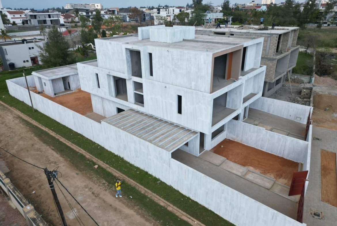 🏡 VENDE-SE MORADIA GEMINADA TP4 EM TOSCO – TRIUNFO NOVO