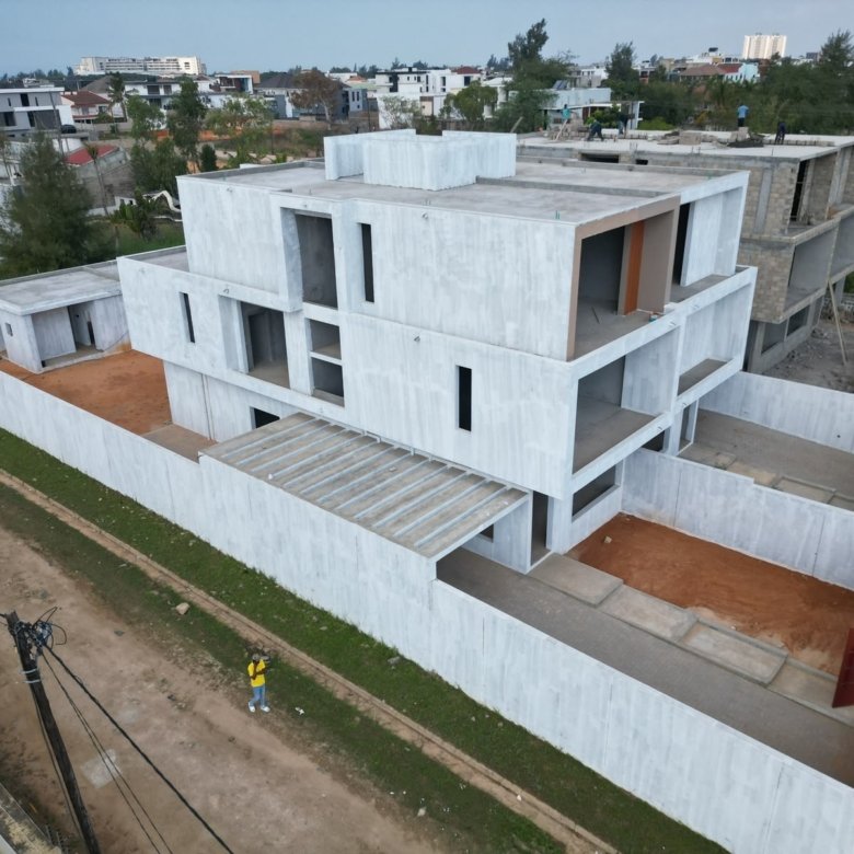 🏡 VENDE-SE MORADIA GEMINADA TP4 EM TOSCO – TRIUNFO NOVO