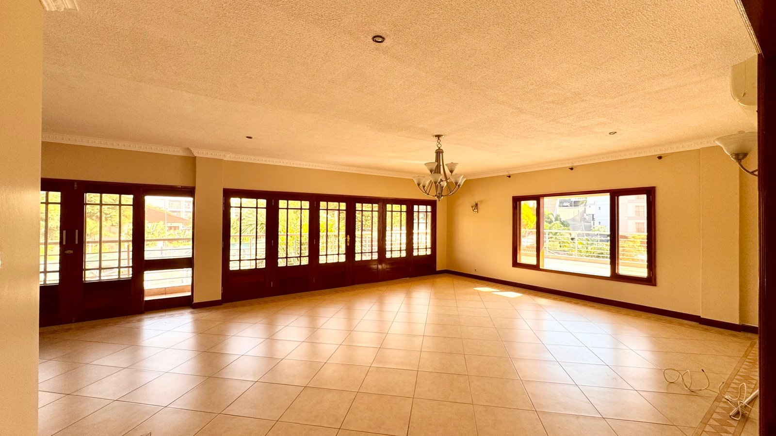 🏡 EM ARRENDAMENTO | MORADIA NOVA SUPER LUXUOSA T5 ✨
