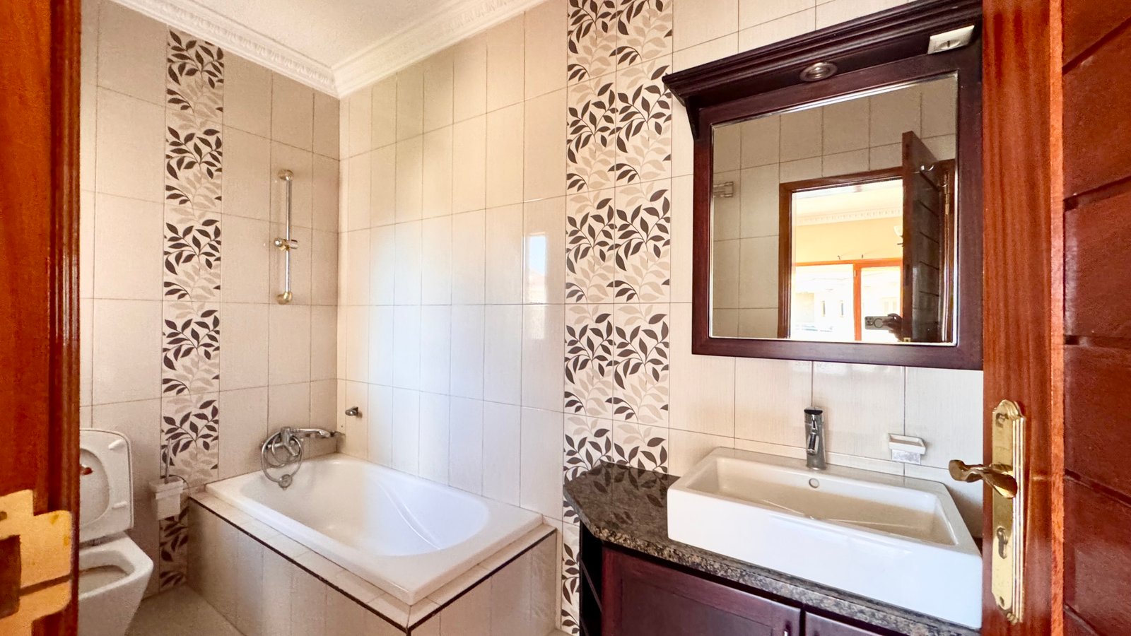 🏡 EM ARRENDAMENTO | MORADIA NOVA SUPER LUXUOSA T5 ✨