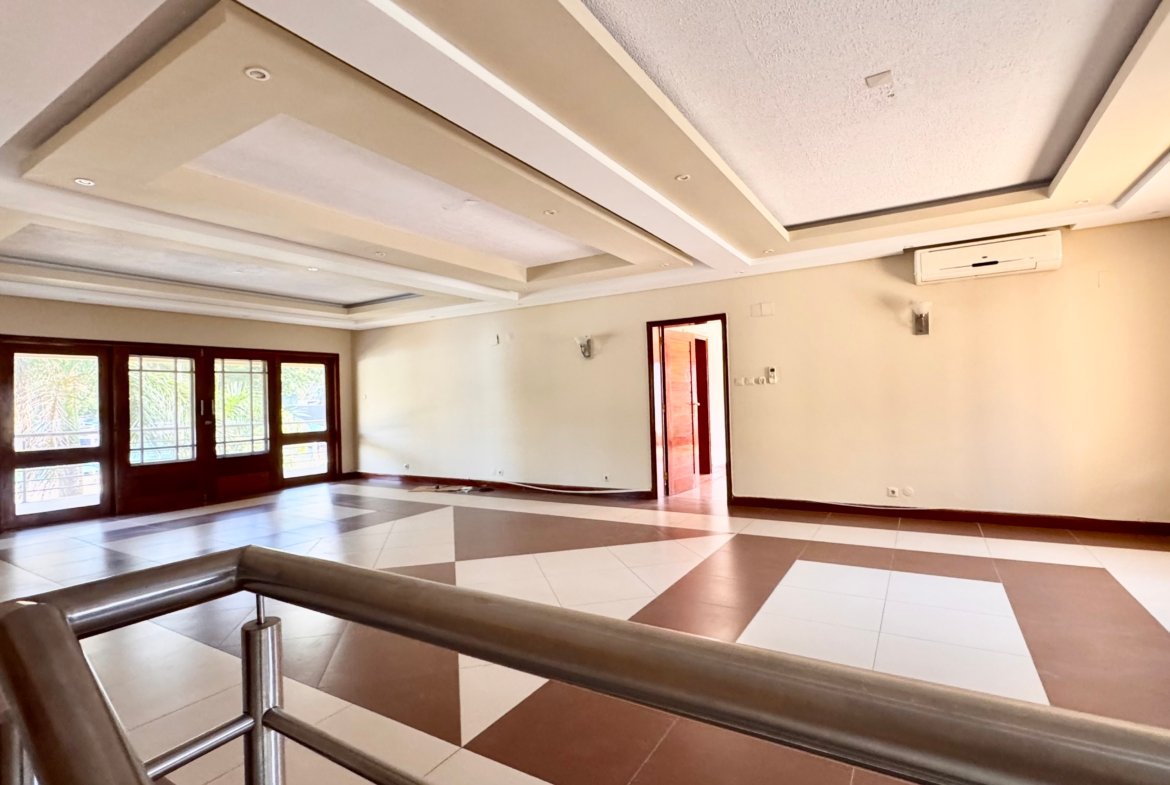 🏡 EM ARRENDAMENTO | MORADIA NOVA SUPER LUXUOSA T5 ✨