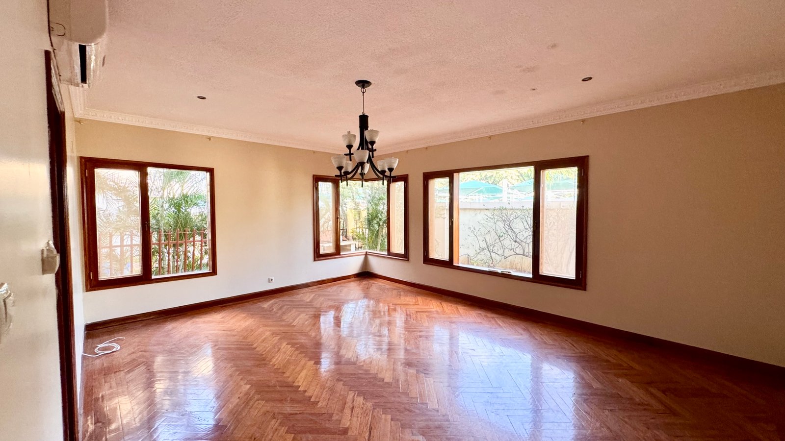 🏡 EM ARRENDAMENTO | MORADIA NOVA SUPER LUXUOSA T5 ✨