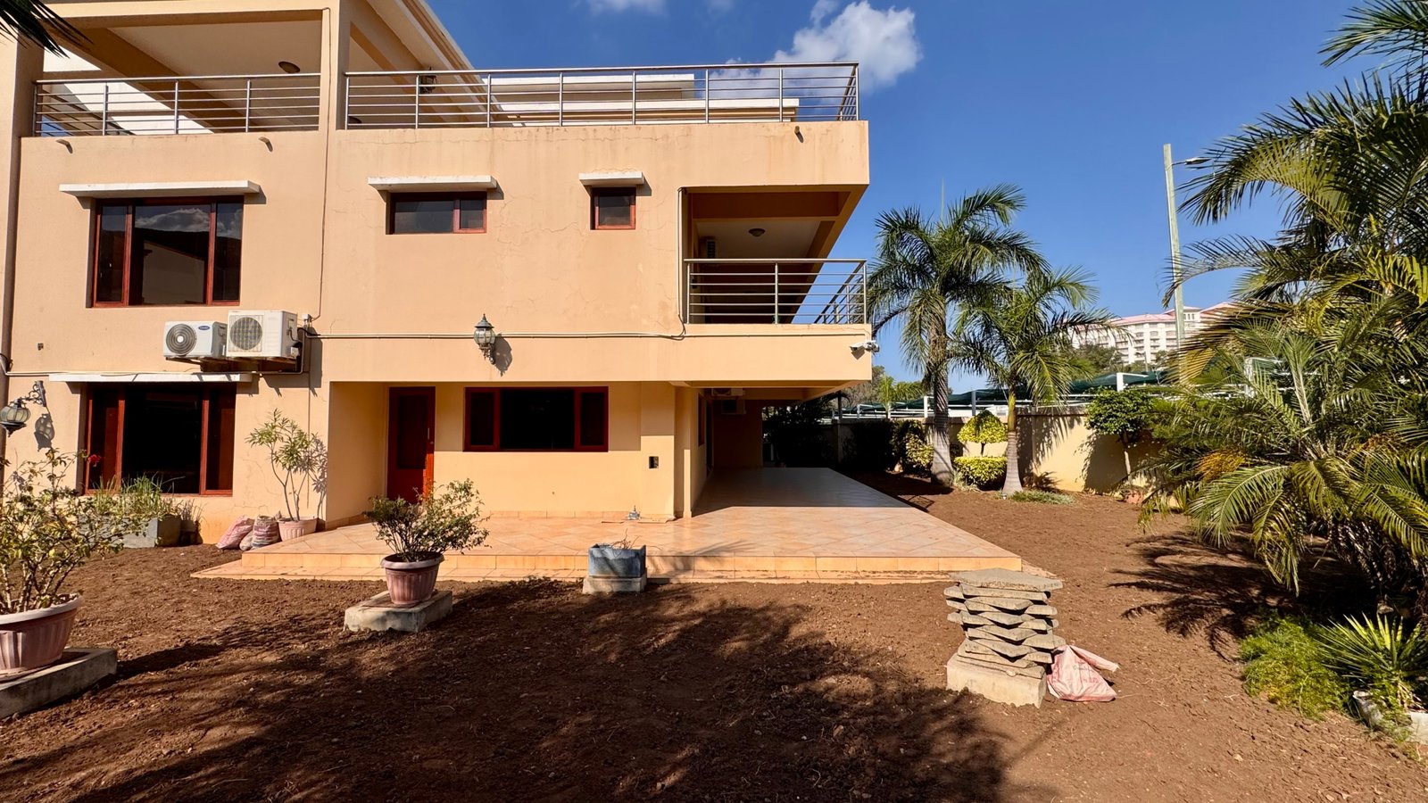 🏡 EM ARRENDAMENTO | MORADIA NOVA SUPER LUXUOSA T5 ✨