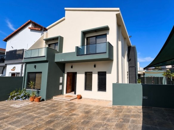 🏡 ARRENDA-SE | Moradia TP4 de Luxo | Condomínio Bela Vista