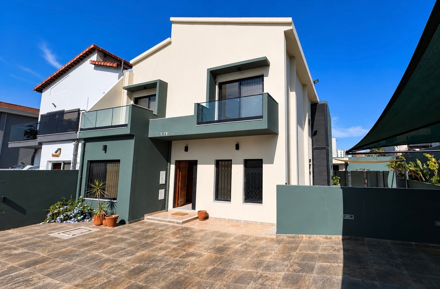 🏡 ARRENDA-SE | Moradia TP4 de Luxo | Condomínio Bela Vista