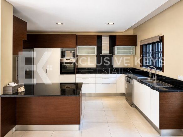 🏡 ARRENDA-SE | Moradia TP4 de Luxo | Condomínio Bela Vista