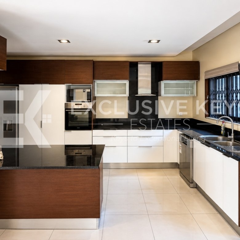 🏡 ARRENDA-SE | Moradia TP4 de Luxo | Condomínio Bela Vista