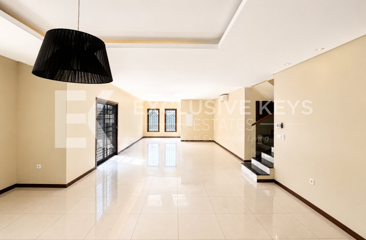 🏡 ARRENDA-SE | Moradia TP4 de Luxo | Condomínio Bela Vista