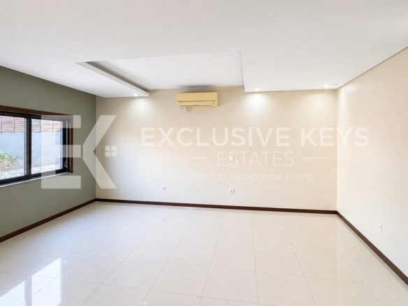 🏡 ARRENDA-SE | Moradia TP4 de Luxo | Condomínio Bela Vista