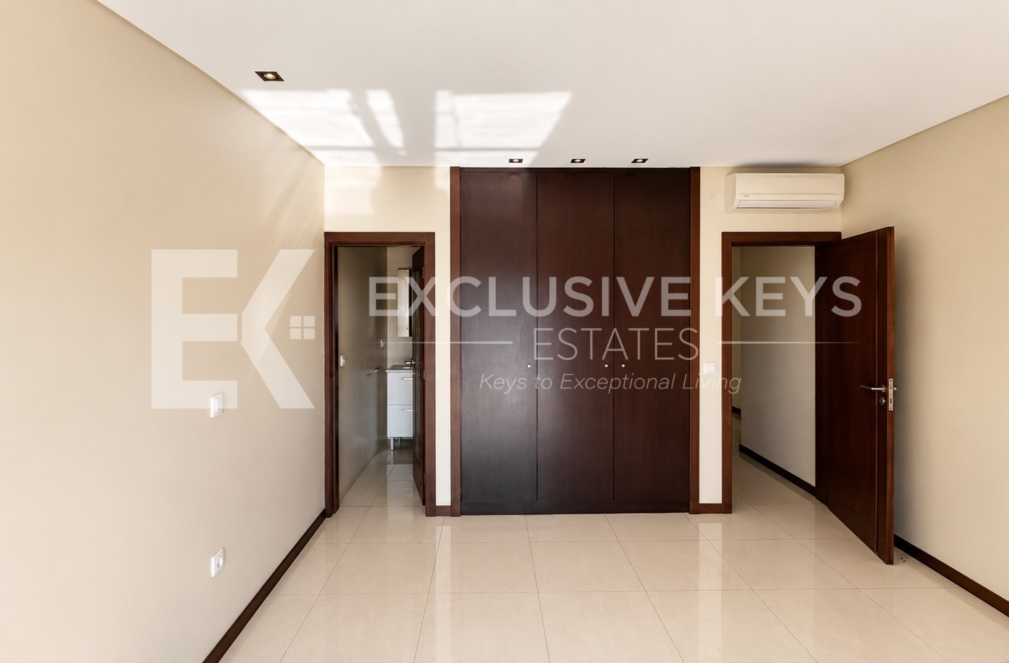 🏡 ARRENDA-SE | Moradia TP4 de Luxo | Condomínio Bela Vista