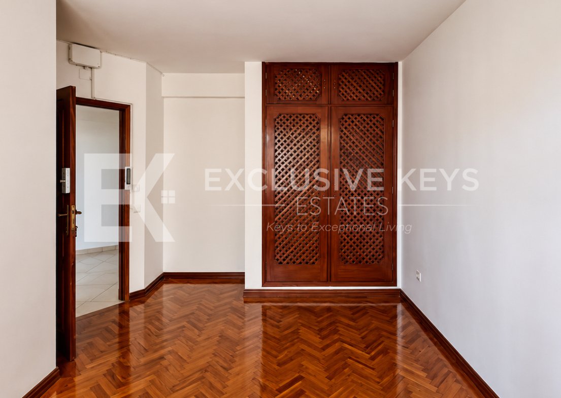 Moradia Institucional de Prestígio | Arrendamento Renda: USD 10.000/mês
