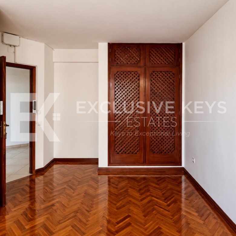 Moradia Institucional de Prestígio | Arrendamento Renda: USD 10.000/mês