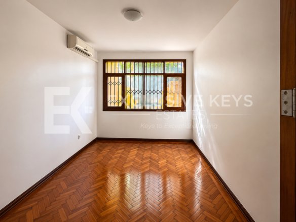 Moradia Institucional de Prestígio | Arrendamento Renda: USD 10.000/mês