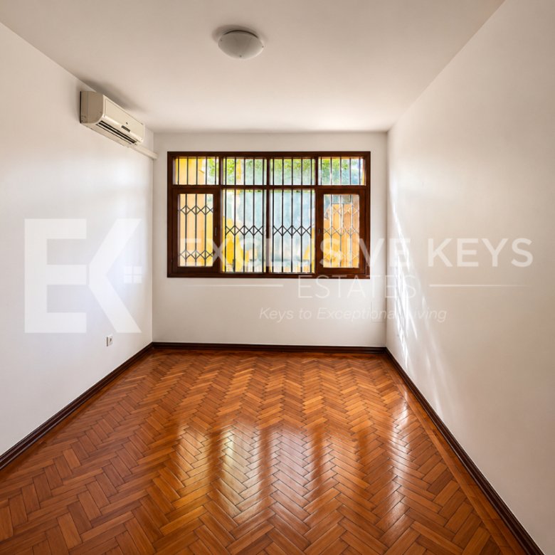 Moradia Institucional de Prestígio | Arrendamento Renda: USD 10.000/mês