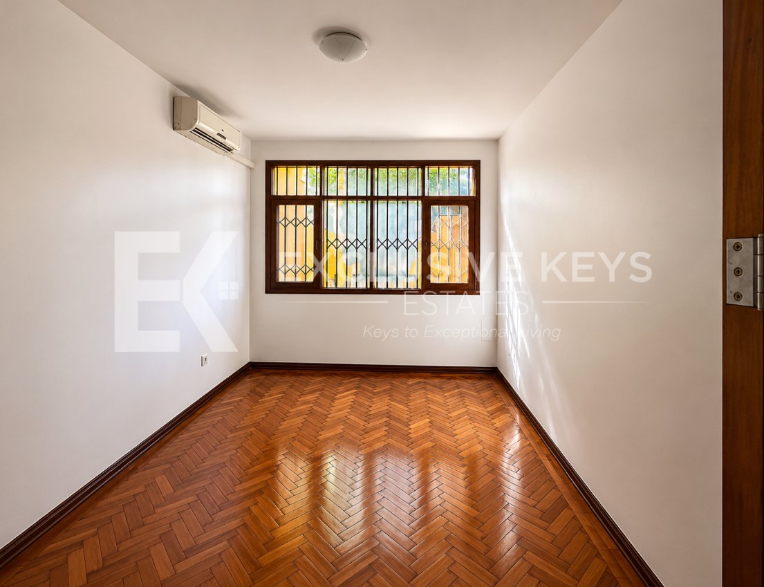 Moradia Institucional de Prestígio | Arrendamento Renda: USD 10.000/mês