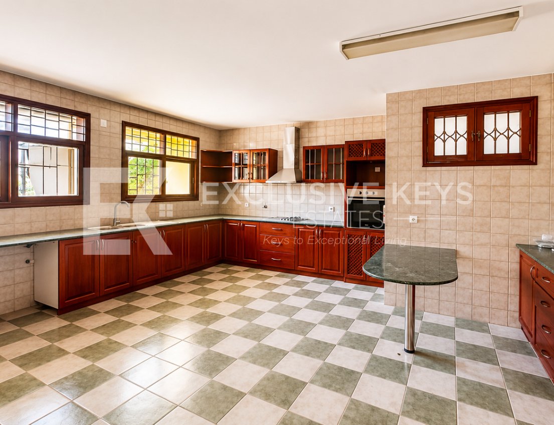 Moradia Institucional de Prestígio | Arrendamento Renda: USD 10.000/mês
