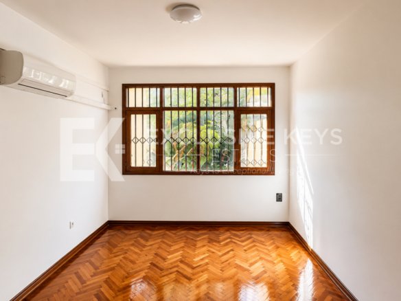 Moradia Institucional de Prestígio | Arrendamento Renda: USD 10.000/mês