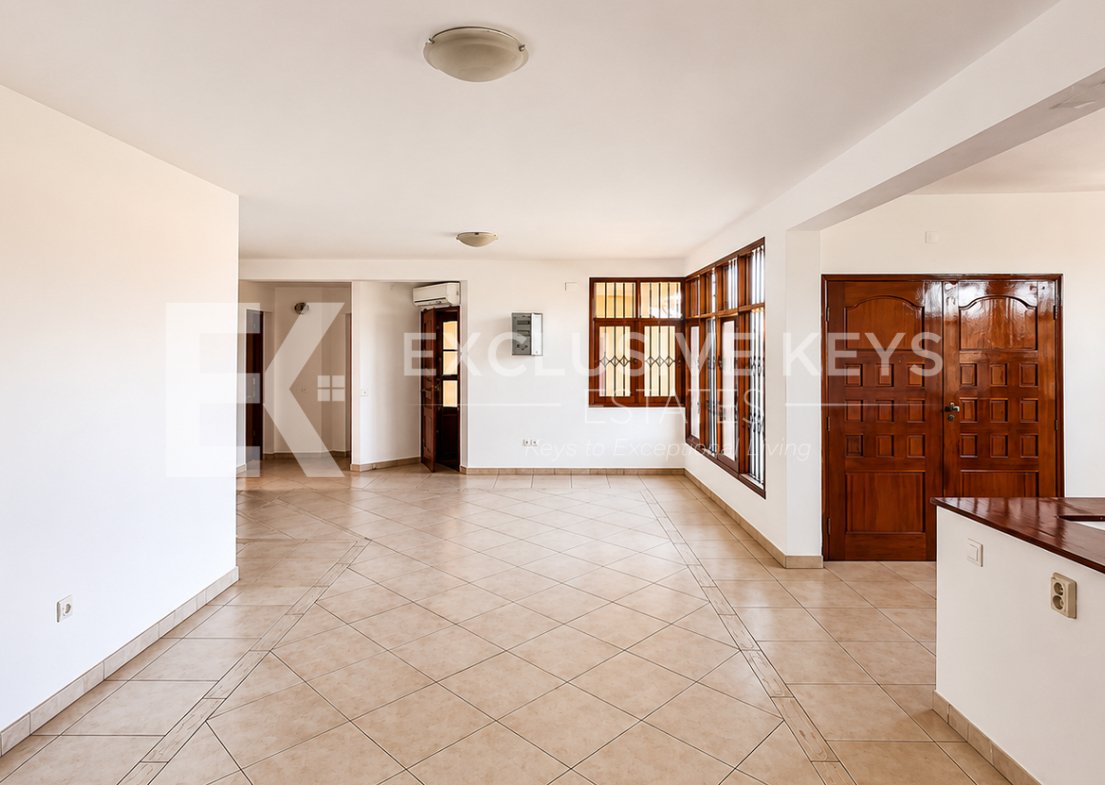Moradia Institucional de Prestígio | Arrendamento Renda: USD 10.000/mês