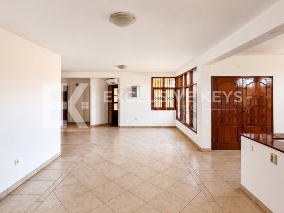 Moradia Institucional de Prestígio | Arrendamento Renda: USD 10.000/mês