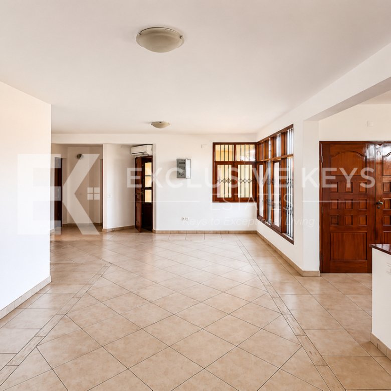 Moradia Institucional de Prestígio | Arrendamento Renda: USD 10.000/mês