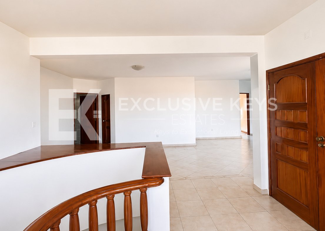 Moradia Institucional de Prestígio | Arrendamento Renda: USD 10.000/mês