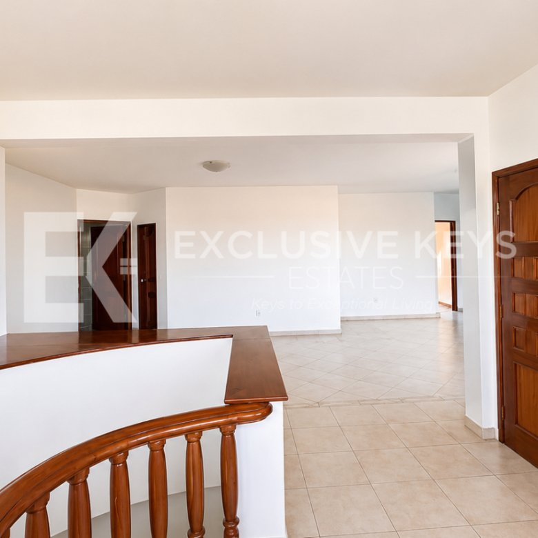 Moradia Institucional de Prestígio | Arrendamento Renda: USD 10.000/mês