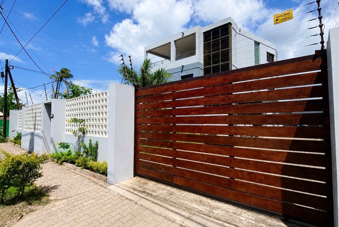 Exclusiva Moradia TP5 na Avenida Marginal – Uma Localização Ímpar em Maputo