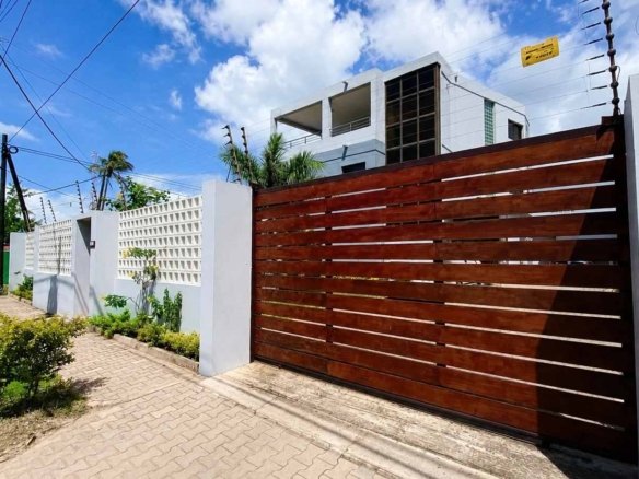 Exclusiva Moradia TP5 na Avenida Marginal – Uma Localização Ímpar em Maputo