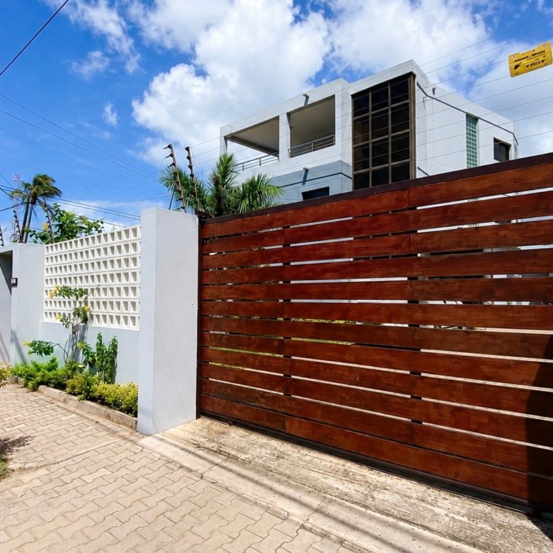 Exclusiva Moradia TP5 na Avenida Marginal – Uma Localização Ímpar em Maputo
