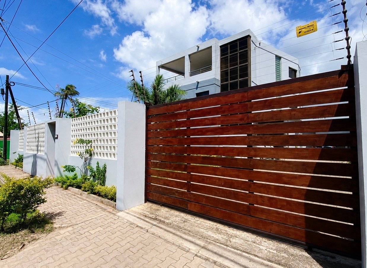 Exclusiva Moradia TP5 na Avenida Marginal – Uma Localização Ímpar em Maputo
