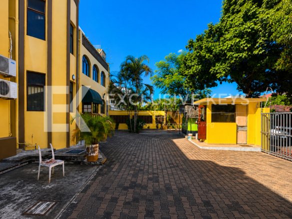 Moradia Institucional de Prestígio | Arrendamento Renda: USD 10.000/mês