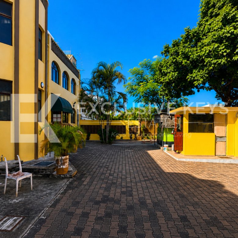 Moradia Institucional de Prestígio | Arrendamento Renda: USD 10.000/mês
