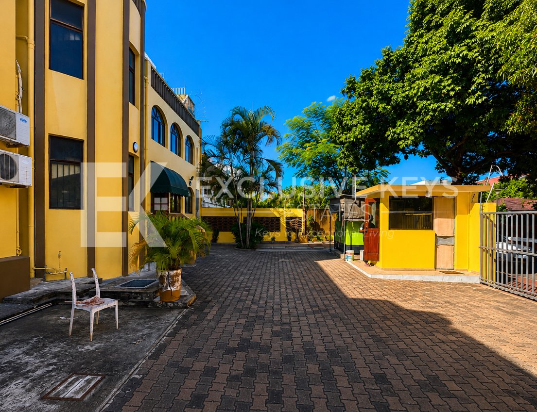 Moradia Institucional de Prestígio | Arrendamento Renda: USD 10.000/mês