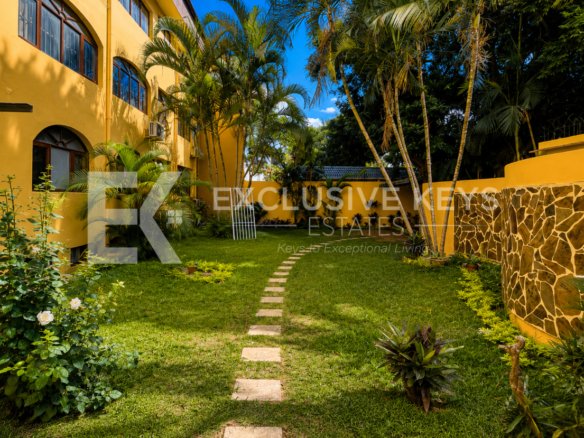 Moradia Institucional de Prestígio | Arrendamento Renda: USD 10.000/mês