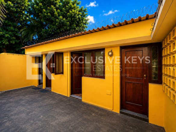 Moradia Institucional de Prestígio | Arrendamento Renda: USD 10.000/mês