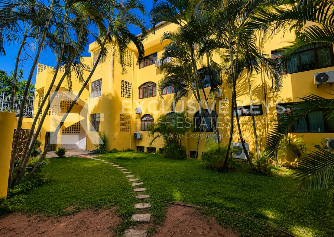 Moradia Institucional de Prestígio | Arrendamento Renda: USD 10.000/mês