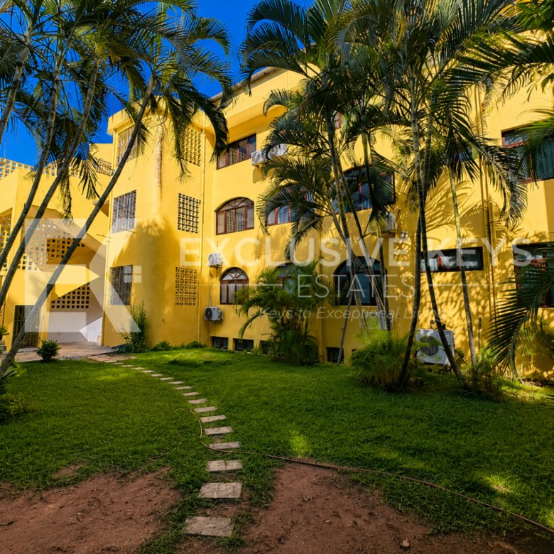 Moradia Institucional de Prestígio | Arrendamento Renda: USD 10.000/mês