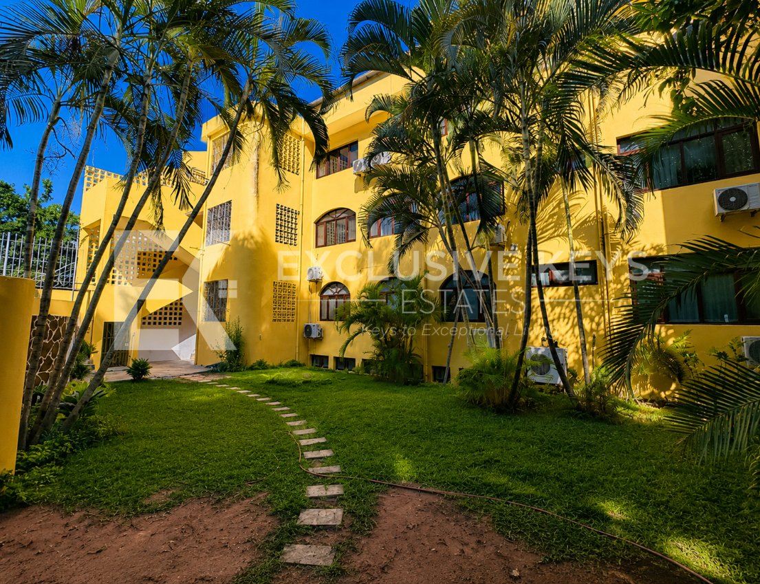 Moradia Institucional de Prestígio | Arrendamento Renda: USD 10.000/mês