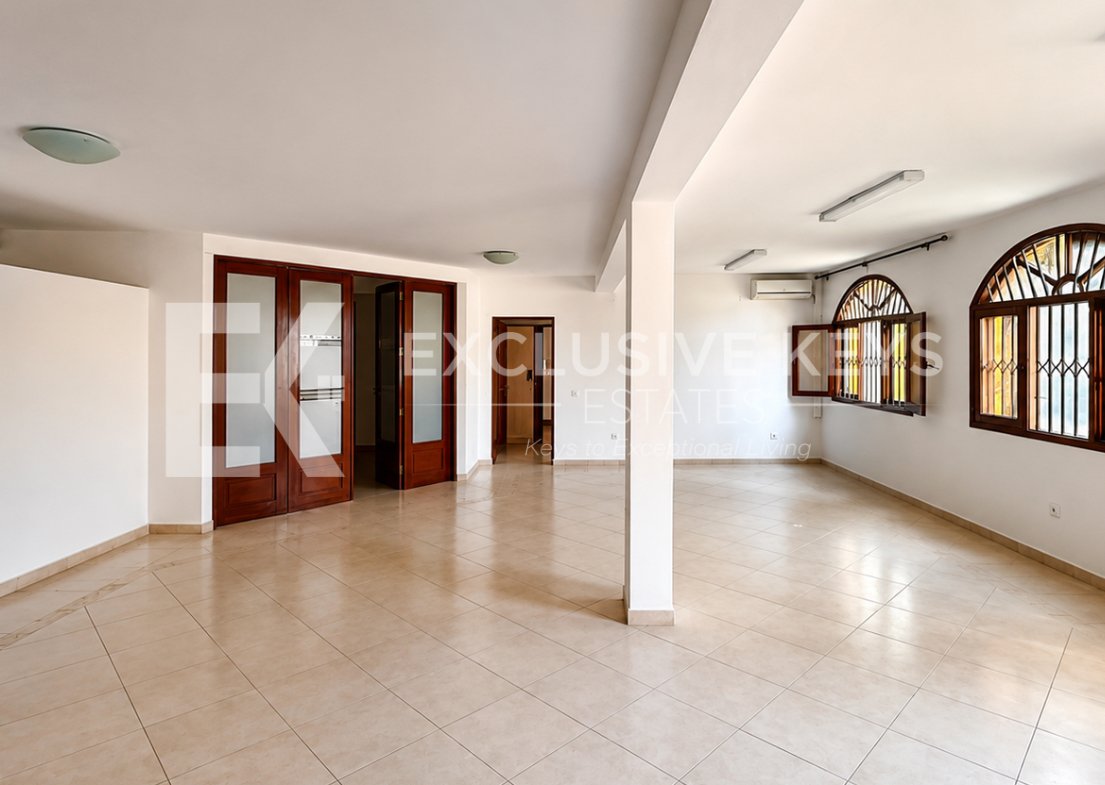 Moradia Institucional de Prestígio | Arrendamento Renda: USD 10.000/mês