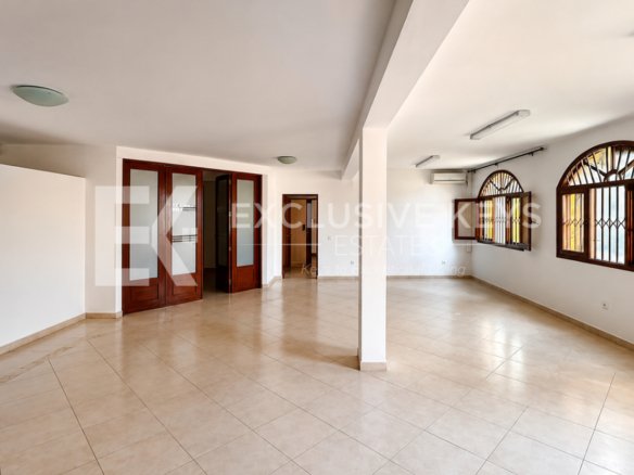 Moradia Institucional de Prestígio | Arrendamento Renda: USD 10.000/mês
