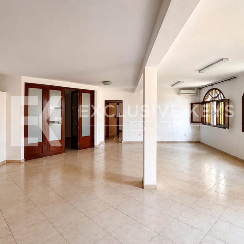 Moradia Institucional de Prestígio | Arrendamento Renda: USD 10.000/mês