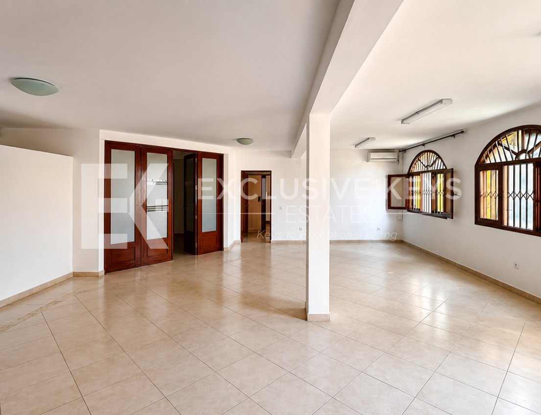 Moradia Institucional de Prestígio | Arrendamento Renda: USD 10.000/mês