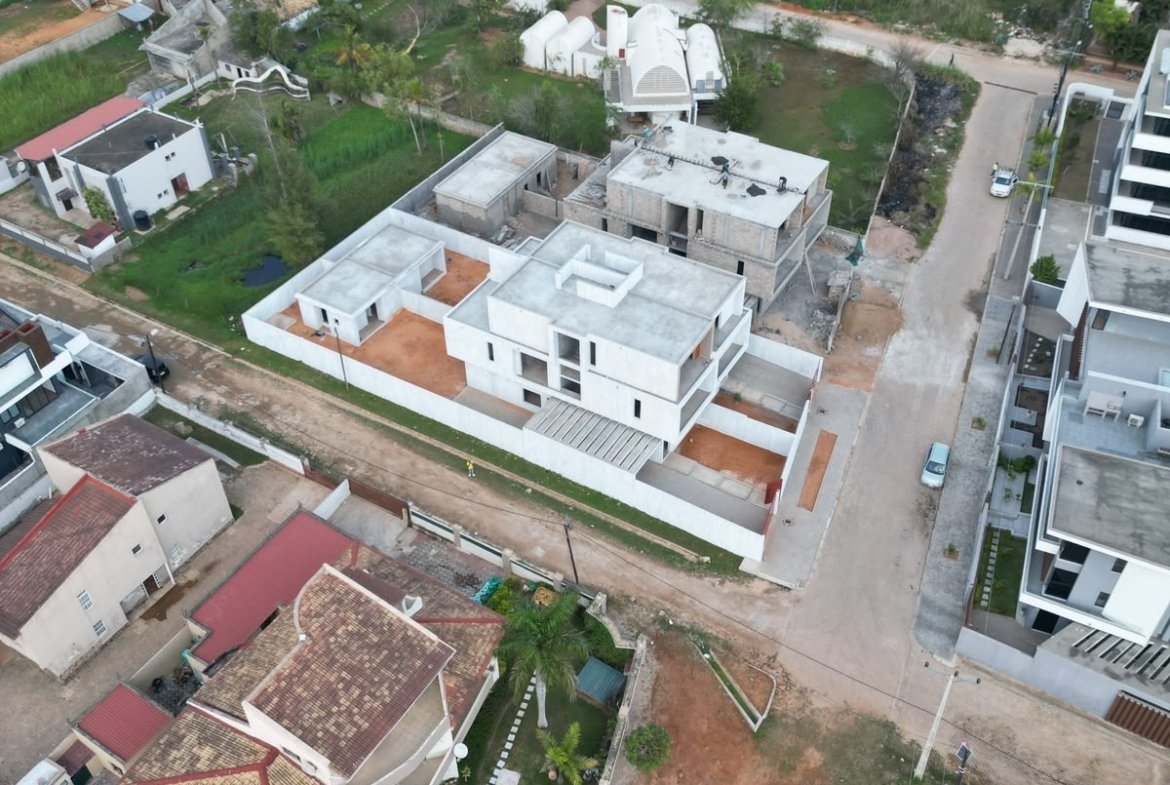 🏡 VENDE-SE MORADIA GEMINADA TP4 EM TOSCO – TRIUNFO NOVO