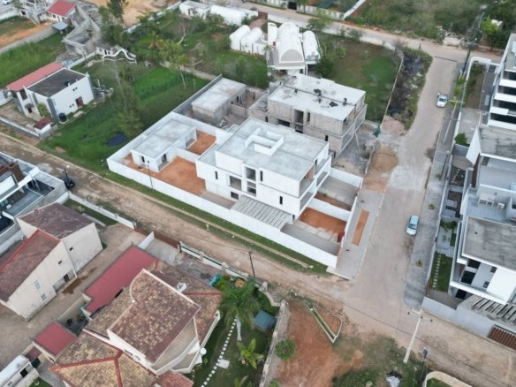 🏡 VENDE-SE MORADIA GEMINADA TP4 EM TOSCO – TRIUNFO NOVO