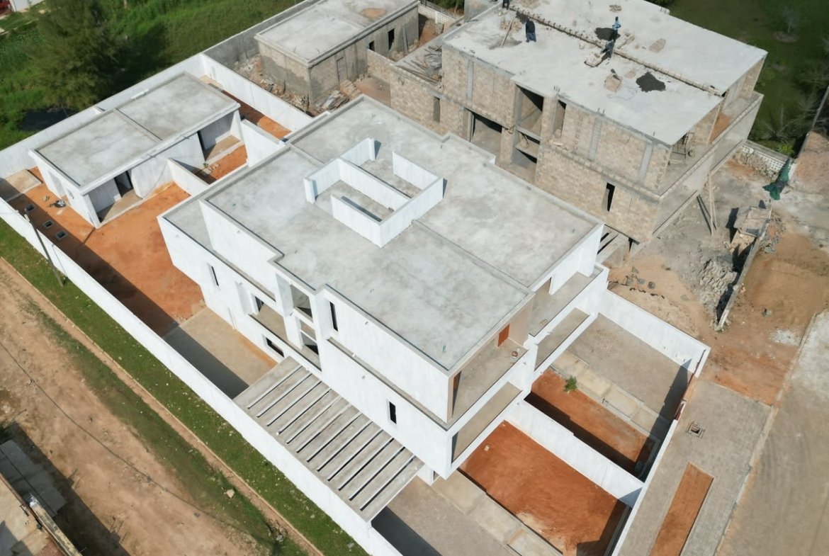 🏡 VENDE-SE MORADIA GEMINADA TP4 EM TOSCO – TRIUNFO NOVO